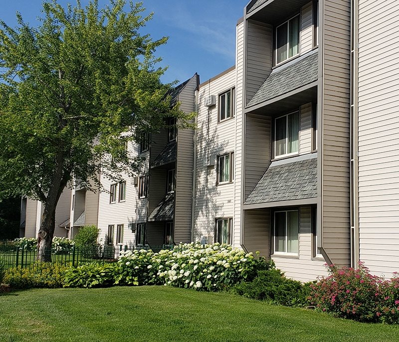 Buffalo Court Apartments in Buffalo, MN